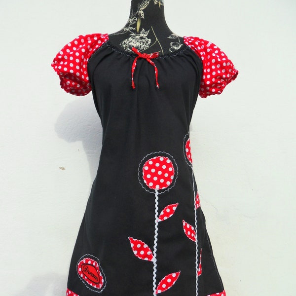 schwarz rot  Kleid  Blumen Punkte Dots bestickt