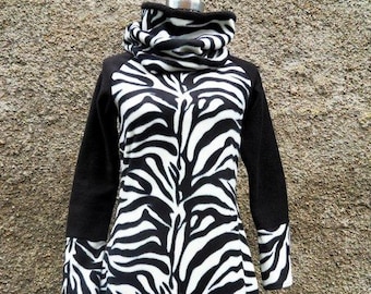 Kleid mit Schal Hänger  Zebra Streifen Fleece