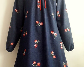 Süsses Jeanskleid Designer bestickt Blumen Folklore Boho Gr. 38