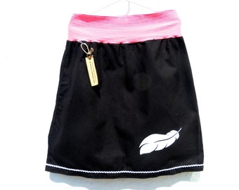 Skirt with Dehnbund foil feather black