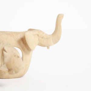 Vintage 3 pièces. Set rond de serviette bois anneaux en bois animaux Afrique éléphant rhino déco chaîne Afrique fait main sculpté à la main image 9