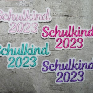 Schulkind 2024 Schriftzug Aufnäher/Applikation auf weißem Filz Farbauswahl 2 Größen Einschulung Schultüte Bild 7