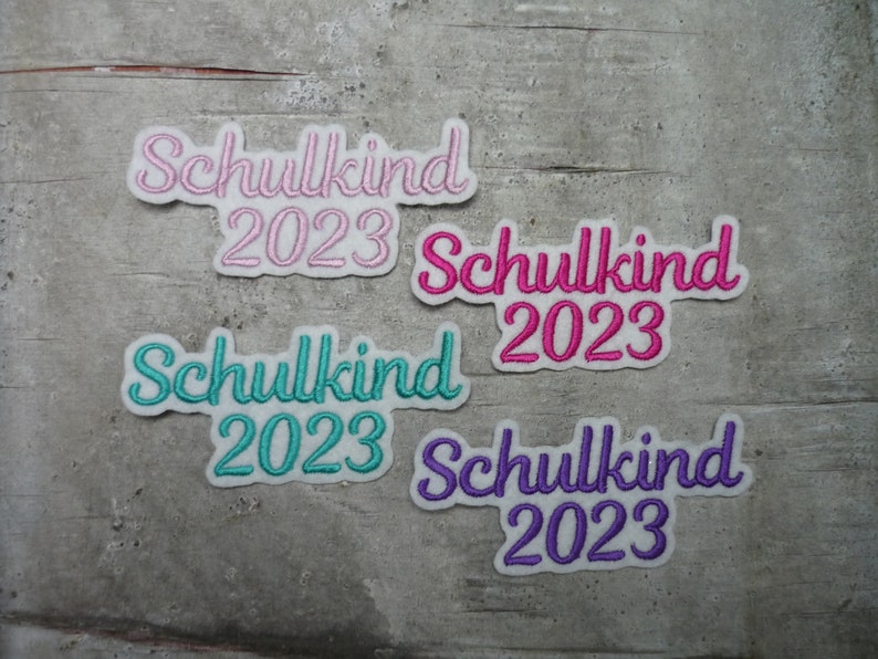 Schulkind 2024 Schriftzug Aufnäher/Applikation auf weißem Filz Farbauswahl 2 Größen Einschulung Schultüte Bild 8