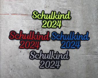 Schulkind 2024 Schriftzug neon Aufnäher/Applikation auf schwarzem Filz 2 Größen Farbwahl Einschulung Schultüte