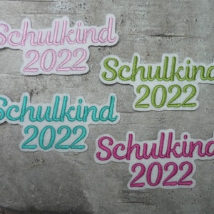 Schulkind 2024 Schriftzug Aufnäher/Applikation auf weißem Filz Farbauswahl 2 Größen Einschulung Schultüte Bild 4