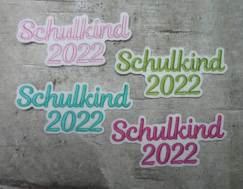 Schulkind 2024 Schriftzug Aufnäher/Applikation auf weißem Filz Farbauswahl 2 Größen Einschulung Schultüte Bild 4