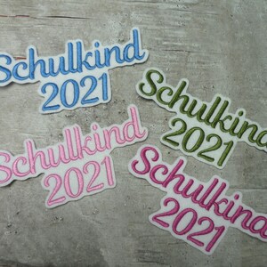 Schulkind 2024 Schriftzug Aufnäher/Applikation auf weißem Filz Farbauswahl 2 Größen Einschulung Schultüte Bild 5