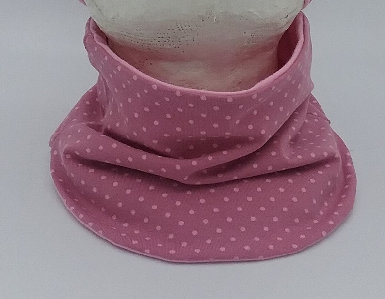 Mütze Beanie rosa mit rosa Pünktchen, Herzpatch, Babymütze altrosa Bild 2