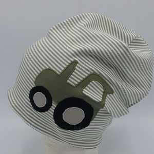 Beanie Mütze für Jungen grün weiß gestreift mit Traktor Bild 1