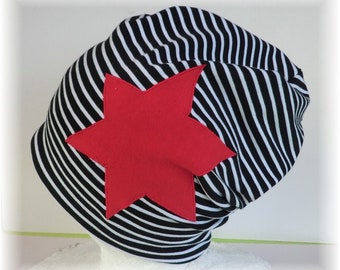 Mütze Beanie für Kinder schwarz weiß gestreift mit rotem Stern