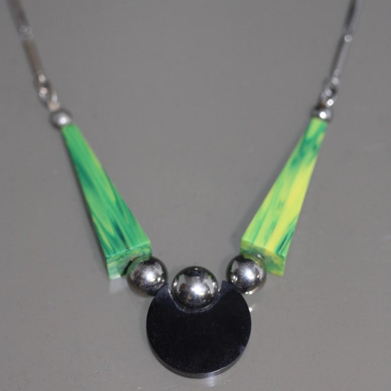 Collier, Art Deco, green yellow/ black galalith, 1
