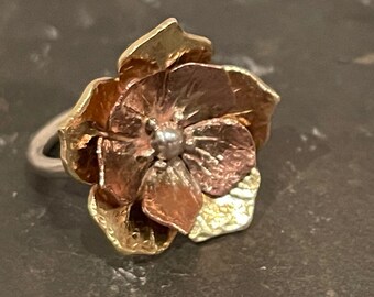 Very finely detailed flower ring made of 925 silver, brass and copper
