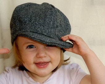 Kinder Schirmmütze "Michel" aus Wollmix Tweed, Muster Pfeffer&Salz in Schwarz-weiß, Englischer Stil.