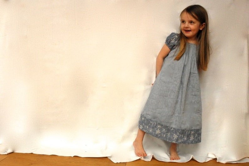 Kleid für Mädchen, Festkleid, Kinderkleid, Langeskleid, Ballkleid mit Blumenstickerei in blau Milla Bild 1