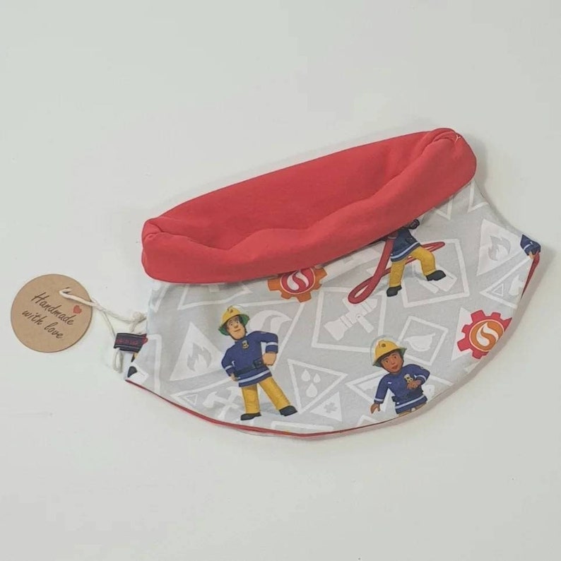 Baby-Kinder Mütze zum binden Paulchen kuschelig warm und bequem mit Feuerwehr Muster Bild 4