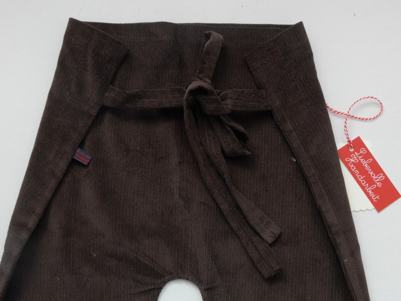 Pantalon en velours côtelé bébé Anton pour reliure sans élastique en marron, bleu foncé, menthe, bleu ciel, essence. image 2