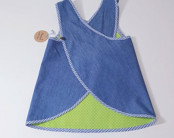 Schürzenkleid für Mädchen aus Jeans und Buntem Baumwoll-Stoff "Pippa" in skandinavischen Stil. Fröhliches Pipi Langstrumpf Kleid..