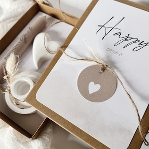 Coffret cadeau // HAPPYBirthday // Coffret de petites choses pour votre anniversaire // avec carte, bougie, coeur, bouquet de fleurs séchées