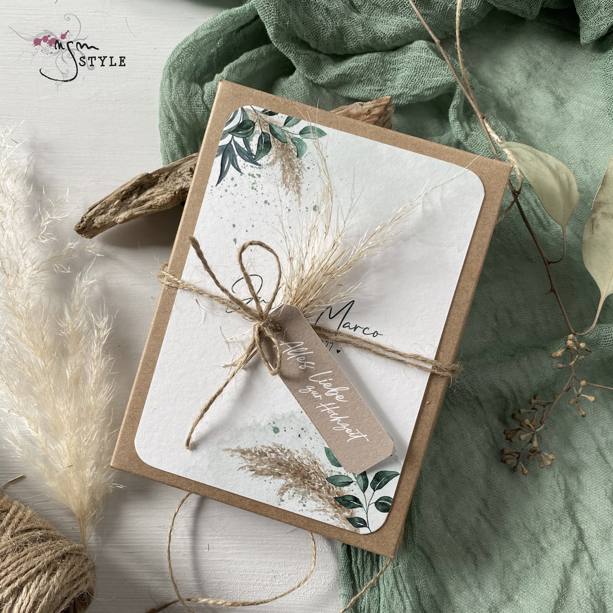 Gift box for weddings or birthdays // Green LEAFS