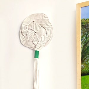 Tapiz de nudos de macramé para colgar en pared, decoración de pared de nudos, tapiz de nudos celtas, decoración de pared boho, arte de pared imagen 2