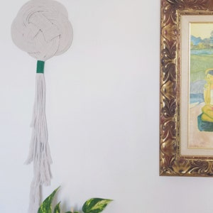 Tapiz de nudos de macramé para colgar en pared, decoración de pared de nudos, tapiz de nudos celtas, decoración de pared boho, arte de pared imagen 6