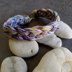 Brazalete de tela trenzada multicolor, brazalete de algodón multicolor trenzado, pulsera algodón reciclado, pulsera trenzada unisex. imagen 6