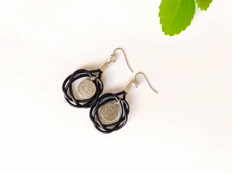 Boucles d'oreilles nœud en cuir style bohème ethnique, boucles d'oreilles en cuir style celtique aux femmes, cadeau ethnique pour mères image 3