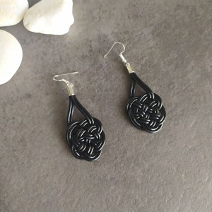 Boucles d'oreilles en cuir et argent avec nœud celtique d'amour éternel, boucles d'oreilles longues avec symbole celtique. image 5