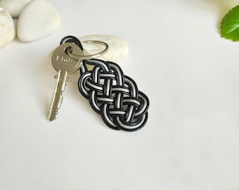 Leather keychain for men with infinity celtic knot, keychain of knotted skin, Celtic keychain for men, gift keychain for men.