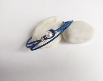 Bracelet en cuir bleu avec perle pour femmes, bracelet en cuir enveloppant, bracelet pour femmes avec perle, bracelet femmes personnalisable