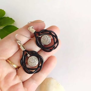 Leather knot earrings with bohemian and ethnic style, Celtic style leather earrings to give to women, ethnic gift for mothers image 1