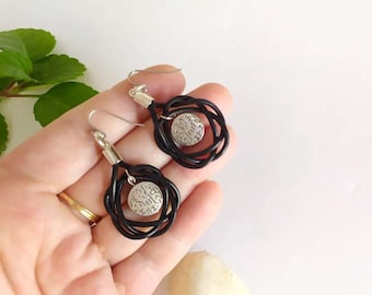 Leather knot earrings with bohemian and ethnic style, Celtic style leather earrings to give to women, ethnic gift for mothers