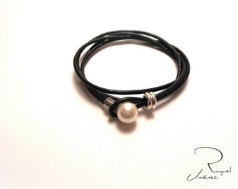 Pulsera de cuero negro con perla, pulsera boho de mujer, brazalete doble de cuero negro, pulsera de cuero con cierre perla, joyería de cuero