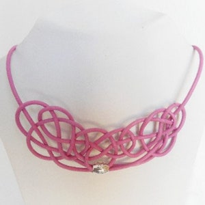 Collar de cuero rosa para mujer con nudo celta, collar nudo céltico de cuero, collar babero de cuero, collar cuero natural negro de mujer imagen 5