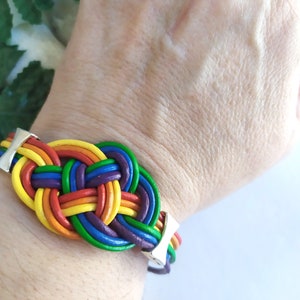 LGTBQ Lederarmband für Homosexuell Stolz Tag, Regenbogenflagge Armband, mehrfarbige Armband, Homosexuell Stolz Tag Armband, Armband Knoten Bild 5