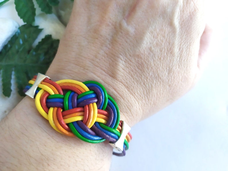 LGTBQ Lederarmband für Homosexuell Stolz Tag, Regenbogenflagge Armband, mehrfarbige Armband, Homosexuell Stolz Tag Armband, Armband Knoten Bild 5