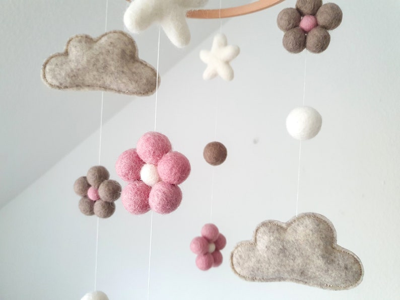 Mobile Baby, Filzkugeln, Wolken, Sterne, Kinderzimmer, Babyzimmer, Geschenk, Geburt, Taufe Bild 2