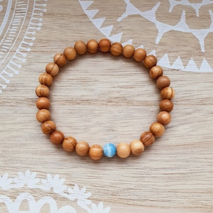 ॐ Armband Olivenholzperlen, Holzperlen aus echtem Olivenholz aus Italien mit einer Larimar Perle bild 1