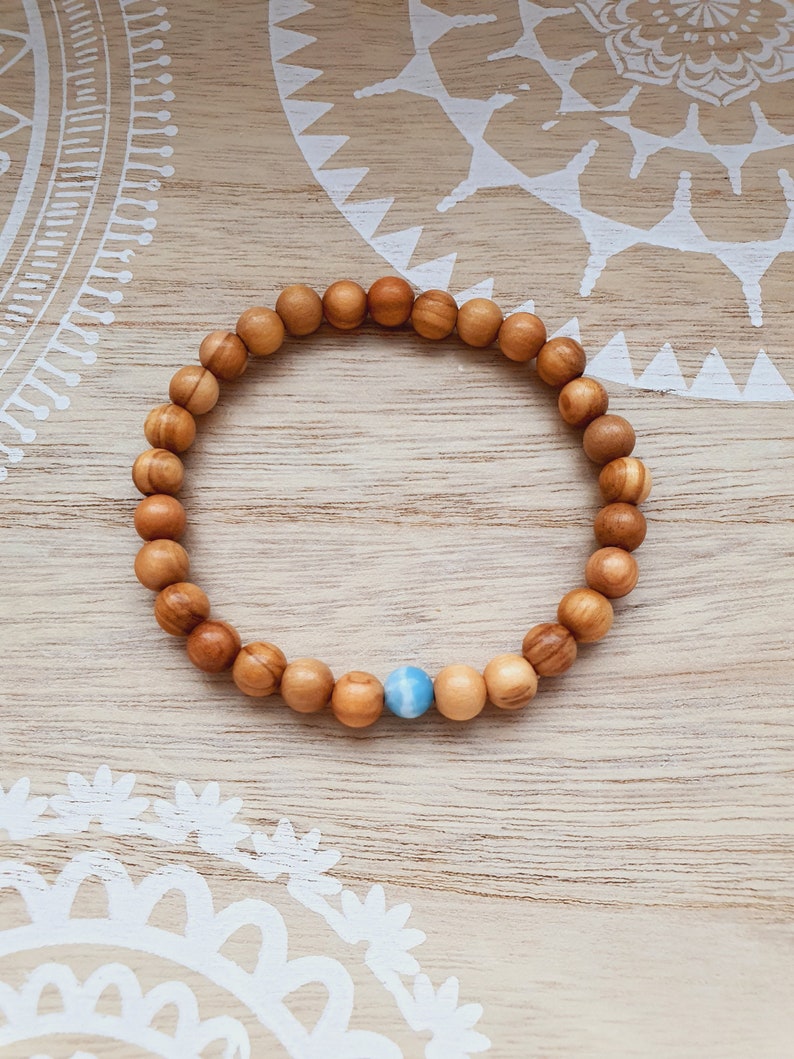 ॐ Armband Olivenholzperlen, Holzperlen aus echtem Olivenholz aus Italien mit einer Larimar Perle bild 1