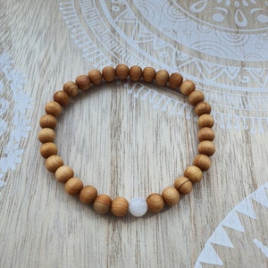 Diffuser Mala Bracelet Sandalwood Beads Sandalwood Buddhist Yoga Meditation Bead Bracelet 6 mm with Rainbow Moonstone