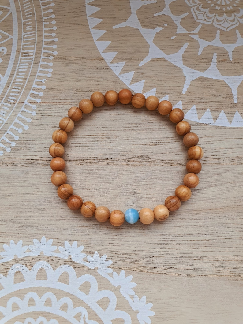 ॐ Armband Olivenholzperlen, Holzperlen aus echtem Olivenholz aus Italien mit einer Larimar Perle bild 3