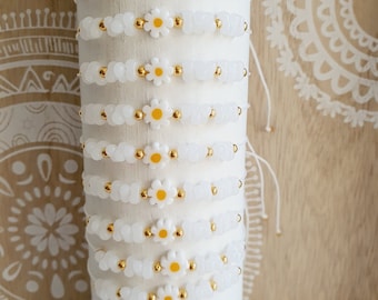 Pearl bracelet in white, daisy daisy bracelet for flower girls, handmade bridesmaid gift, boho pearl bracelet sister