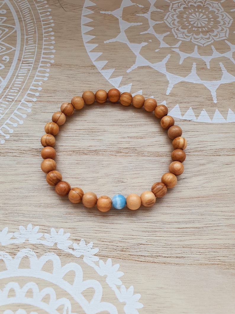 ॐ Armband Olivenholzperlen, Holzperlen aus echtem Olivenholz aus Italien mit einer Larimar Perle bild 2