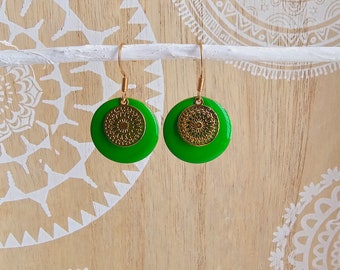 Boucles d'oreilles avec émail mandala or vert avec bouchons d'oreilles