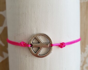 Macrame bracelet Peace in silver and pink