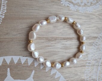 Armband aus Süßwasserperlen Natur Weiss mit goldfarbenen Perlen