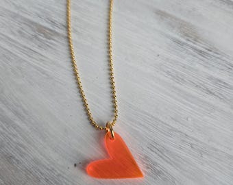 Halskette mit Herz Anhänger Neon Orange Acryl 50cm lang Kugelkette gold