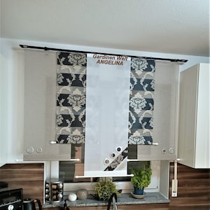 A curtain set two options when hanging.