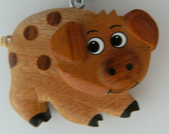 Cerdo, colgante de madera con correa de cuero