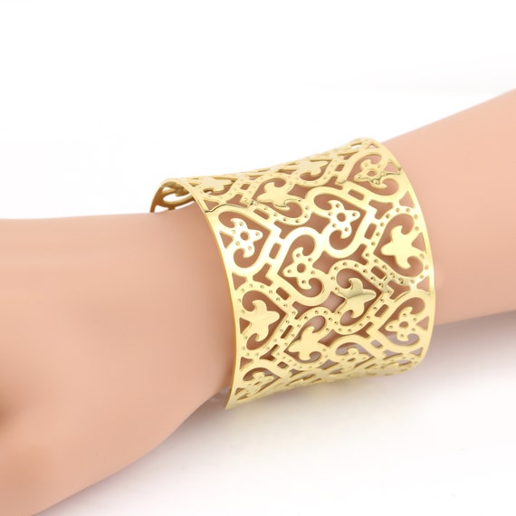 Trendy Gold Tone Cuff Bracelet With Intricate Cut Out Design  display picture 3